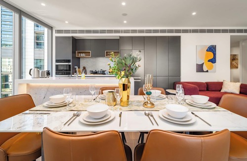 Darling Harbour Apartment | Sydney CBD modern apt with pool/gym 10ppl in barangaroo