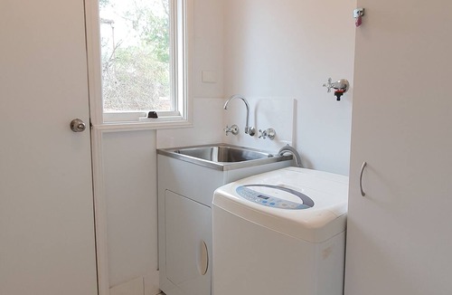 Rosebrook Cottage | t“Romantic Countryside Escape – Cozy Hot Tub & Scenic Views”