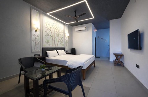Tonse West House | TAM BoSa Beach Retreat