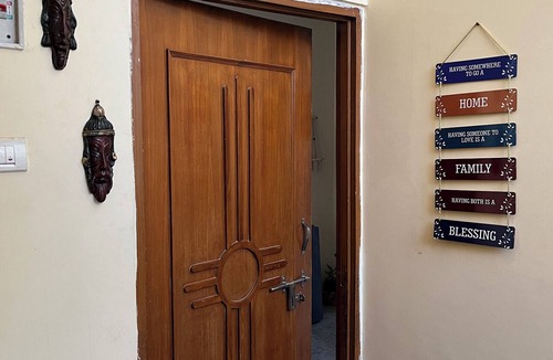Sarnath Apartment | Terrific 2-bedroom apartment with WiFi in Varanasi