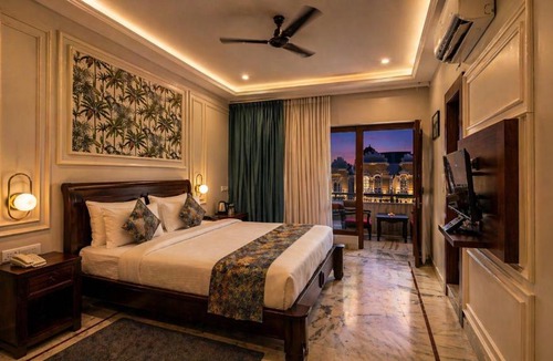 Mali Colony Hotel | The Crescent Udaipur, Boutique Hotel Near Lake Pichola with Pool