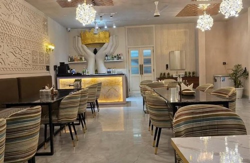 Gurugram Hotel | THE CROWN HOTEL & restaurants