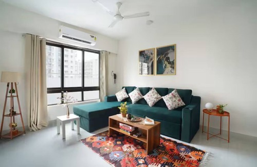 Santacruz Apartment | The Emerald Bloom, 2BHK Apt near Airport,Bkc&NMACC