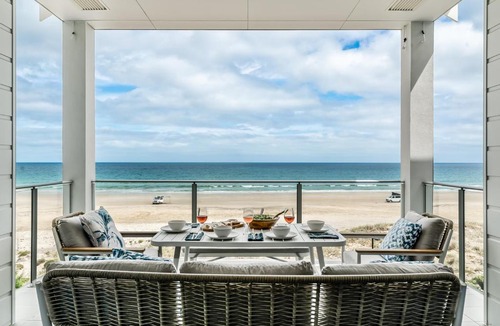 Moana Apartment | The Esplanade - Luxuriously Styled New 3 Bed Apt