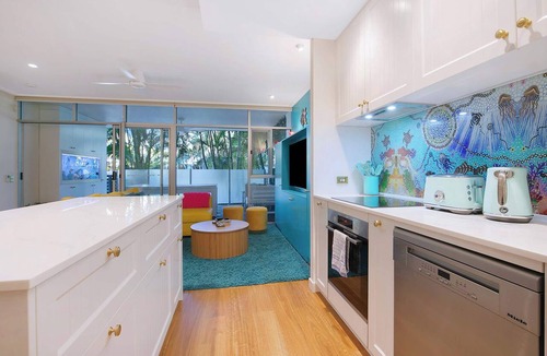 Bulimba Apartment | The Fishbowl - 1Bed-1Bath-1Car-Pool
