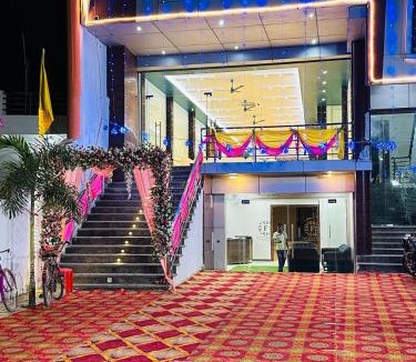 Sultanpur Hotel | The Four Seasons Hotel