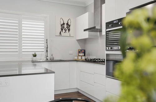 Gledswood Hills House | The Gledswood Retreat | Stylish 3BR Stay with Space & Privacy