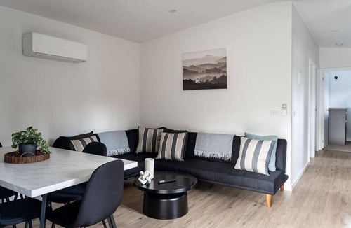 Thornton Villa | "The Goulburn" 3 Bedroom Villa - Cabin Villa 6 Sleep 6
