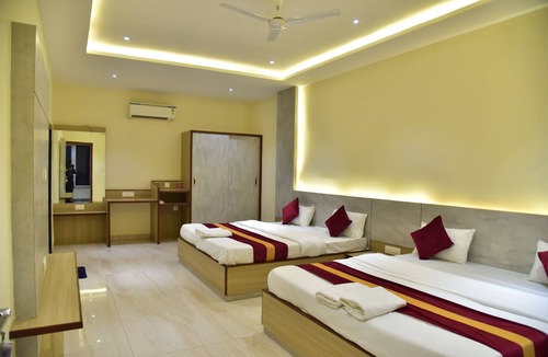 Mirzapur Hotel | The Grand Chandra