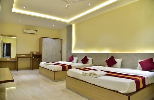 Mirzapur Hotel | The Grand Chandra