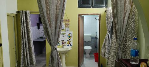 Baranagar Apartment | The Grasshopper's nest