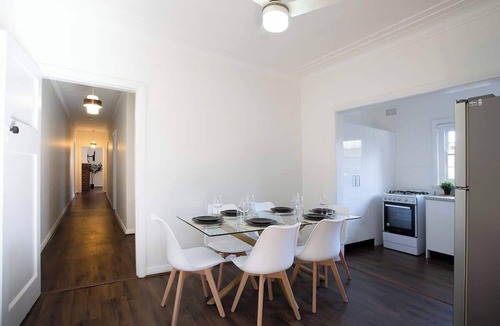Glebe House | The Heri | Charming 2BR Glebe Retreat with Parking - Walk to Markets and Shops