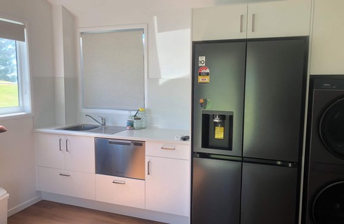 Emu Park Apartment | The Hideaway