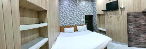 Varanasi Hotel | The Hotel Ambassador Inn