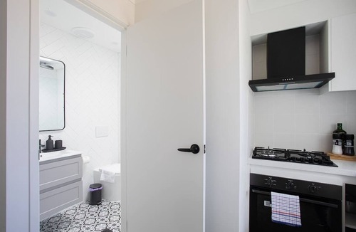 Glebe House | The Jones | Modern 3BR Glebe Terrace with BBQ - Near CBD - Walk to Markets & Shops