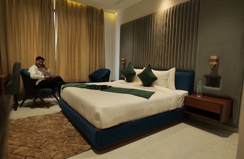 Zirakpur Hotel | THE KEMBERLY HOTEL