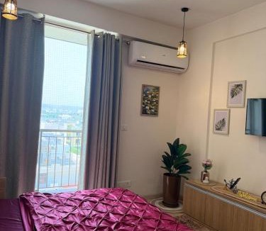 Jagatpura Apartment | The LaRa studio Cosy balcony with airport view