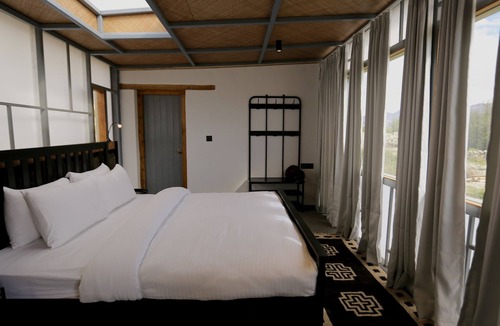 Man Hotel | The Merak
