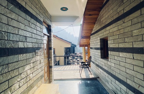 Burwa House | The Mountain Story B&B in Manali. Off-beat & Pet friendly!