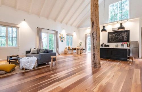 Main Ridge Bed & Breakfast | The Red Hill Barn