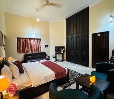 Gomti Nagar Hotel | The Regalis Villa