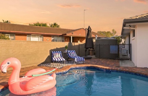 Broadbeach Waters Apartment | The Riverfront Retreat, 4BR house in Gold Coast