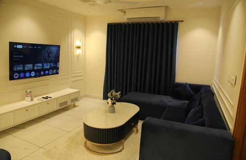 Palayam Apartment | The Sapphire Suite