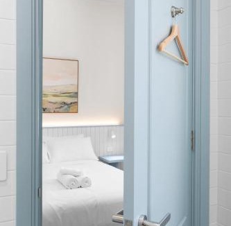 Redfern Hotel | The Surrey 4