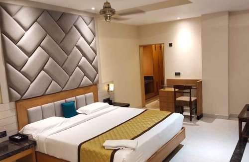 Gwalior Hotel | The Vinayak