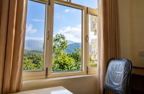 Gunehr Hotel | The white range