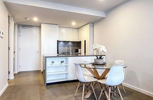 Melbourne Central Business District Apartment | This apartment is a 2 bedroom(s), 1 bathrooms, located in Melbourne, VIC.