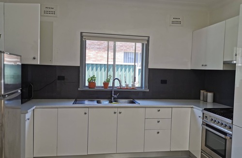 Yagoona House | Three bedrooms house for families centrally located in Sydney
