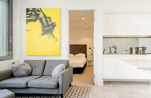 Bondi Beach Apartment | Top Floor Bondi Retreat Near Beach, Cafes & Dining