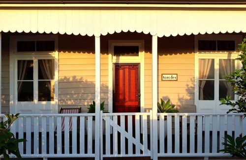 Catherine Hill Bay House | Torodes - pet friendly and moments from the sand
