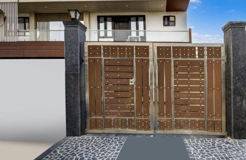 Sector 51 Hotel | Townhouse by OYO Mayfeild Garden nearby Golf Course Road.