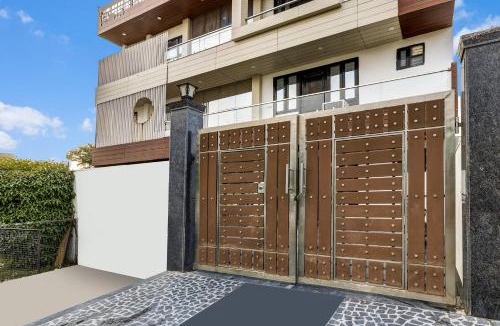 Sector 51 Hotel | Townhouse by OYO Mayfeild Garden nearby Golf Course Road.