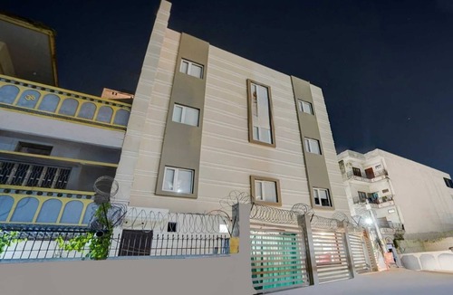 Varanasi House | Townhouse Khojwa Post Office