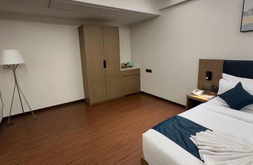 Hadapsar Hotel | Townhouse MIDC Hadapsar Formerly Modi Niwas