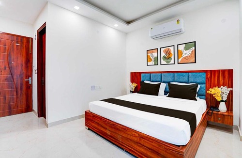 Noida Hotel | Townhouse Oak Noida Sector 83 Metro Station