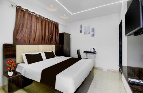 Palasia Hotel | Townhouse Oak Sapphire Star Chappan Market