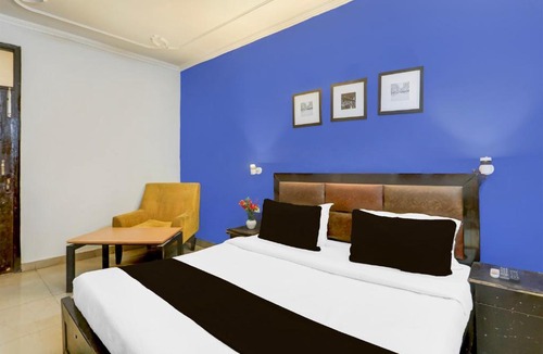 Sainik Farm Hotel | Townhouse Super A Square Residency Near Saket Metro Delhi