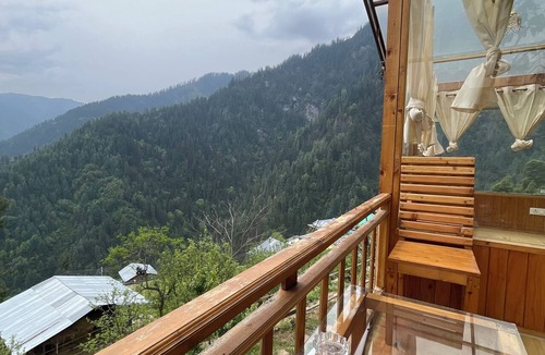 Banjar Cabin | Tranquil 1-bedroom cabin in marvelous Kullu for a cozy stay