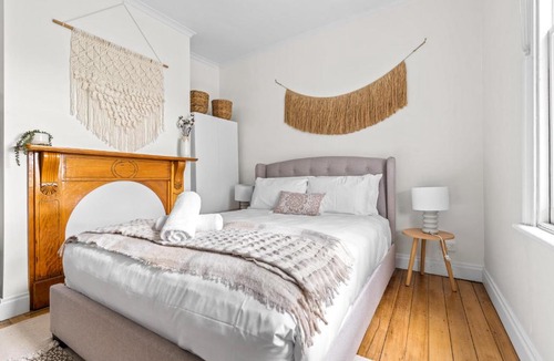 Invermay House | Tranquil Launceston Getaway - You'll fall in love!