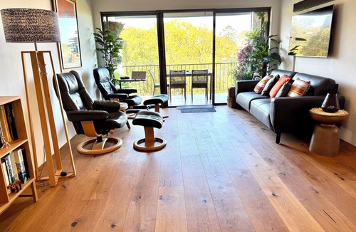 Randwick Apartment | Tranquil, leafy renovated 2 bedroom with pool and oceanviews