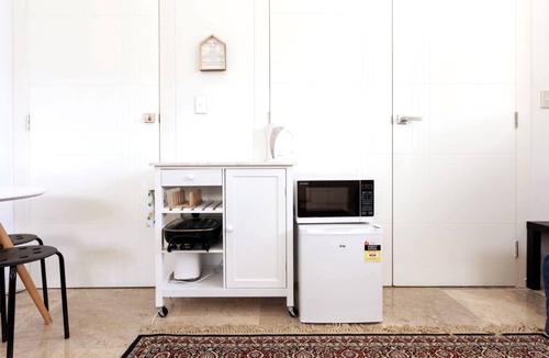 Bella Vista Apartment | Tranquil Studio Flat Bella Vista
