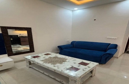 Greater Noida Apartment | Tranquil studio with AC in enjoyable Greater Noida location