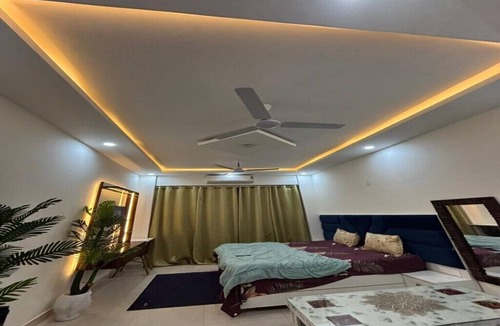 Greater Noida Apartment | Tranquil studio with AC in enjoyable Greater Noida location