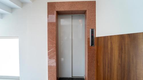 Kochi Hotel | Treebo Petals Suites Marine Drive