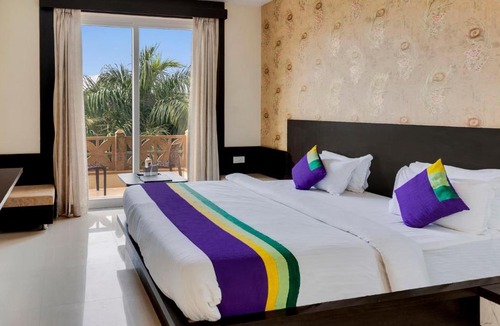Pushkar Hotel | Treebo Premium Royal Amar With Mountain View and Swimming Pool