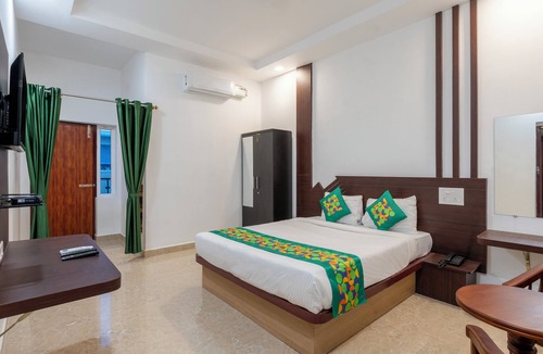 Kalapettai Hotel | Treebo Royal Plaza,700 Mts From Promenade Beach